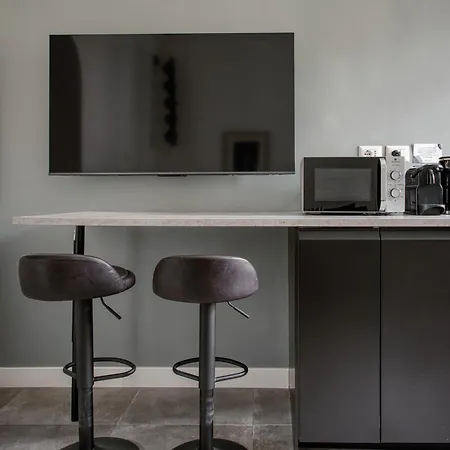 15min To Duomo, Modern 1 Bedrm Flat Ac, 5g Wifi Διαμέρισμα